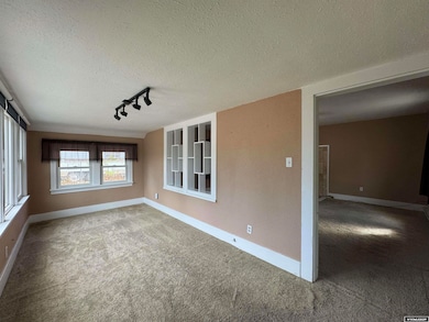 313 N 6th St E, Riverton, WY 82501 - photo 4