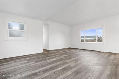 6-web-or-mls-1952-e-12th-ave-space-49