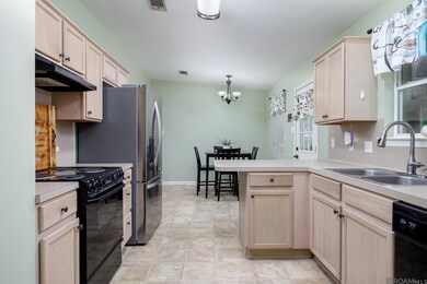 38125 Hidden Point Dr, Geismar, LA 70734 - photo 5