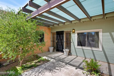 Covered front courtyard