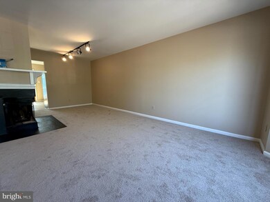 4185 Pleasant Meadow Ct unit 101B, Chantilly, VA 20151 - photo 3