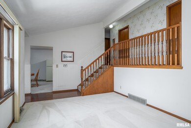 2104 W 38th Place, Davenport, IA 52806 - photo 5