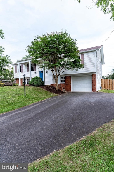 4221 Minstrell Ln, Fairfax, VA 22033 - photo 7