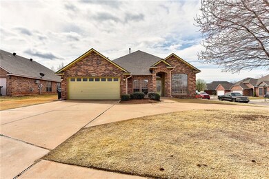 1900 NE 7th Cir, Moore, OK 73160 - photo 3