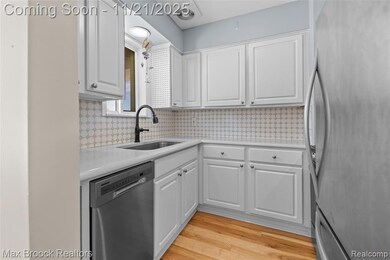 26902 Sandy Hill Ct unit 15, New Hudson, MI 48165 - photo 3