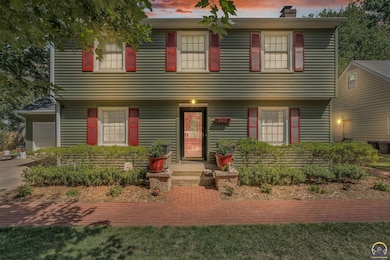 2012 SW Westwood Dr, Topeka, KS 66604 - photo 2