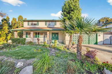 1065 Edwina Ave, Central Point, OR 97502 - photo 3