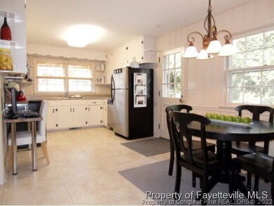 306 Dunbar Dr, Fayetteville, NC 28303 - photo 7