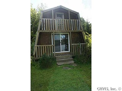 Outbuilding Included in the price is this darling 