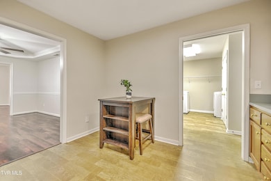 2425 E Lakeview KW-17