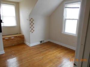 1712 Locust 009
