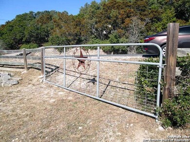 7834 Vista Montan Dr, San Antonio, TX 78256 - photo 4