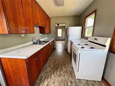 302 E 17th St N, Newton, IA 50208 - photo 4