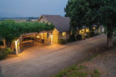 1439 Old Stage Rd, Central Point, OR 97502 - photo 2