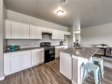 Kitchen - Love to entertain? This kitchen is desig