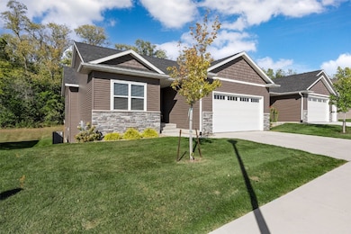 1313 3rd St SW, Mount Vernon, IA 52314 - photo 2