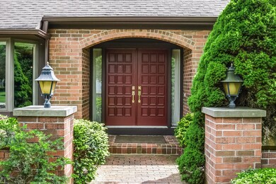 004-Front_Entrance-4229997-medium
