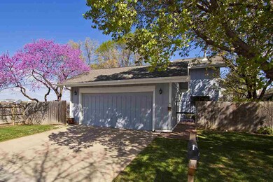 Great Neighborhood with 2 pools and 2 clubhouses  