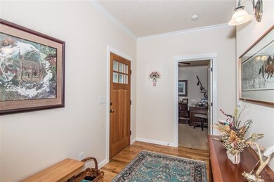 1619 NW Hemlock Ave, Redmond, OR 97756 - photo 2