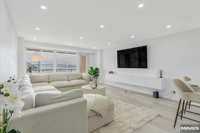 Hudson Harbor unit 11D, Edgewater, NJ 07020 - photo 4