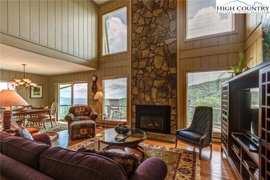 Welcome to your mountain retreat! Wall of windows