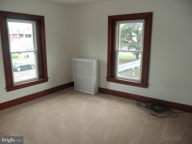 114 E Maple St, Palmyra, PA 17078 - photo 3