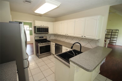 1403 Edinburgh Dr, Friendswood, TX 77546 - photo 6