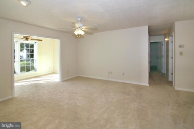 10020 Oakton Terrace Rd unit 10020, Oakton, VA 22124 - photo 5