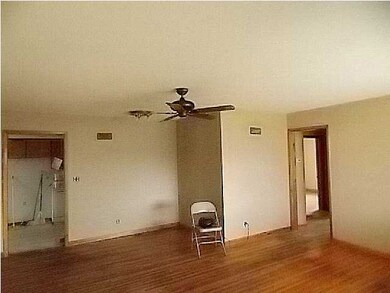 Large Living Room with Lots of Natural Lighting