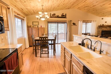 Open kitchen w dining area