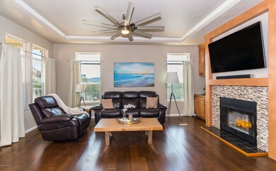 004_Living Room