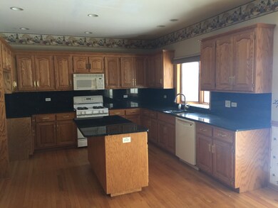 403 Camden Cir, Oswego, IL 60543 - photo 7