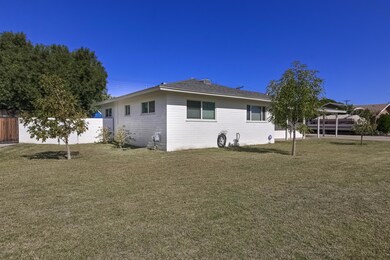 1262 E 1st St-4