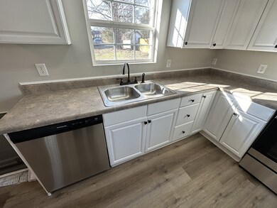 121 Oakdale St, Shelbyville, TN 37160 - photo 2