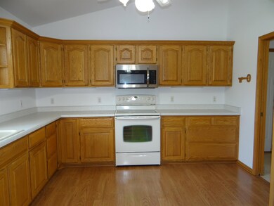 W2821 Pine Ridge Ct, Belleville, WI 53508 - photo 4