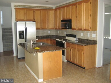 7708 Royal Azalea Ct, Springfield, VA 22153 - photo 3