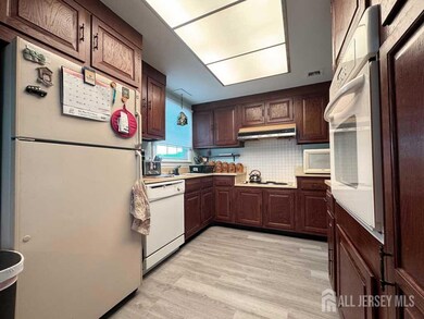 197N Mayflower Way unit B, Monroe Township, NJ 08831 - photo 3