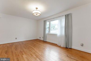 6014 Mustang Dr, Riverdale, MD 20737 - photo 4