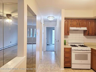181 Lamped Loop unit 43, Staten Island, NY 10314 - photo 6