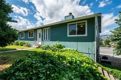 802 Manzanal St NE, East Wenatchee, WA 98802 - photo 4