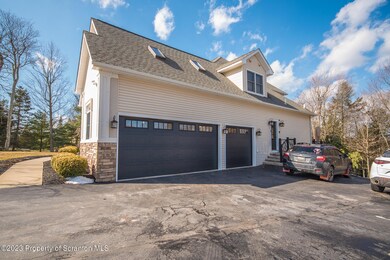 813 Parkview Rd, Moscow, PA 18444 - photo 3