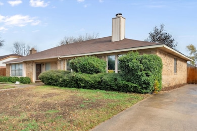 2920 Hilltop Dr, Euless, TX 76039 - photo 3