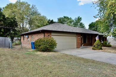 440 N Barker Ave, Bolivar, MO 65613 - photo 4