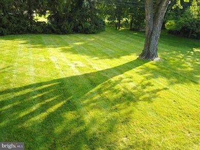 429 Chesterfield Dr, Downingtown, PA 19335 - photo 2