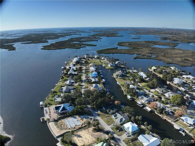 11905 W Bayshore Dr, Crystal River, FL 34429 - photo 4