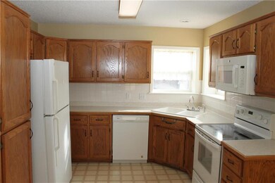 410 Maple Ct, Lansing, KS 66043 - photo 3