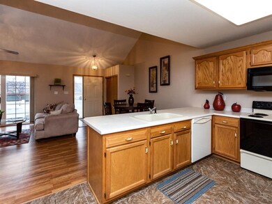 3925 Waterview Ct SW, Cedar Rapids, IA 52404 - photo 5