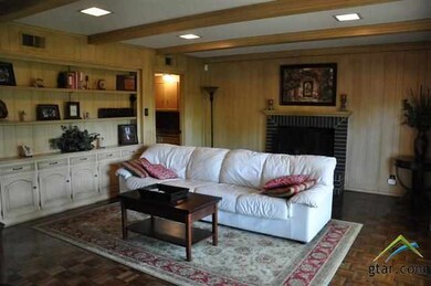 401 401 Brookwood Dr, Tyler, TX 75701 - photo 2