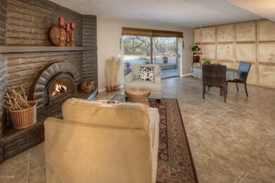 Fireplace Room/Casual Dining