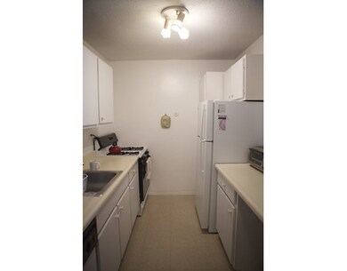 Hawthorne Place Condominium unit 7R, Boston, MA 02114 - photo 3